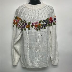 Floral Embroidered White Sweater vintage size medium knit grandmacore flowers